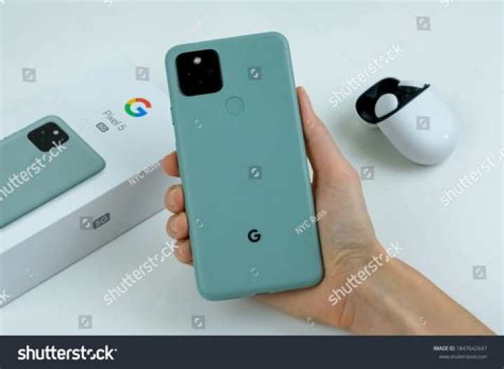 Google Pixel 5 Sorta Sage Render
